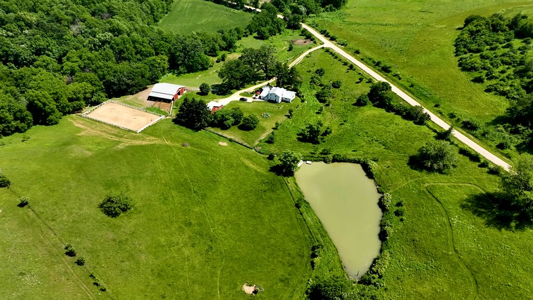 Peaceful and Serene Farmstead Retreat with Horseback Riding in Stockton, Illinois, Perfect for a Family Getaway