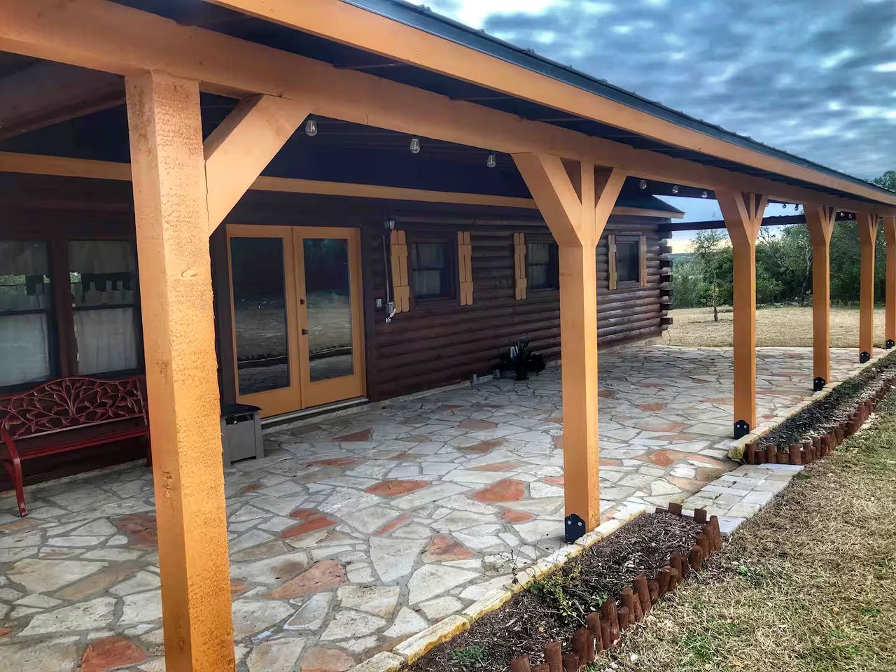 Peaceful and Pet Friendly Log Cabin near Medina Lake, Perfect for a Texas Hill Country Getaway
