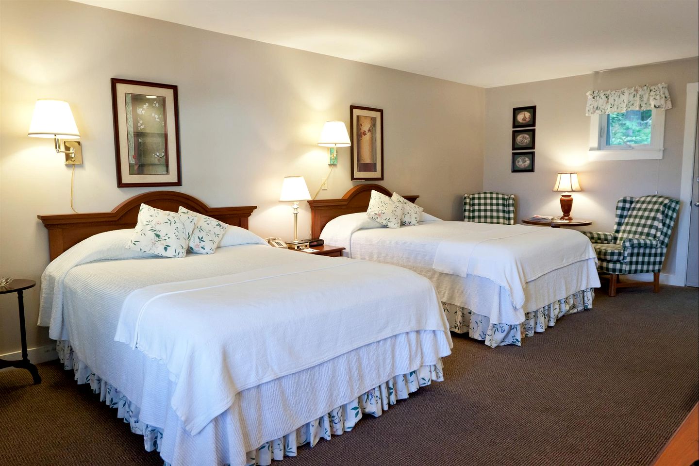 Super Room Rental with Decks in a Bed and Breakfast Getaway near Camden, Maine