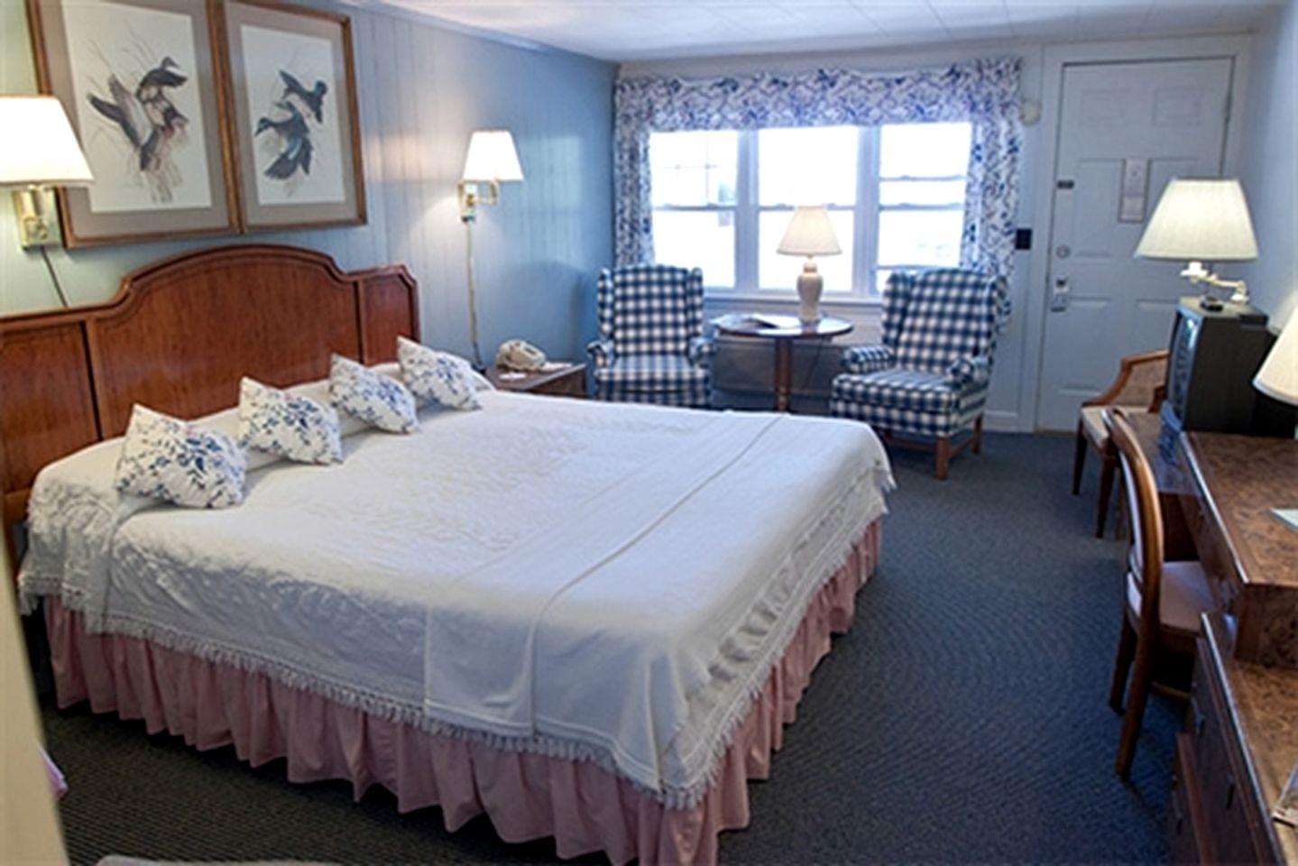 Cozy Bed and Breakfast with Beautiful Bay Views near Rockland, Maine