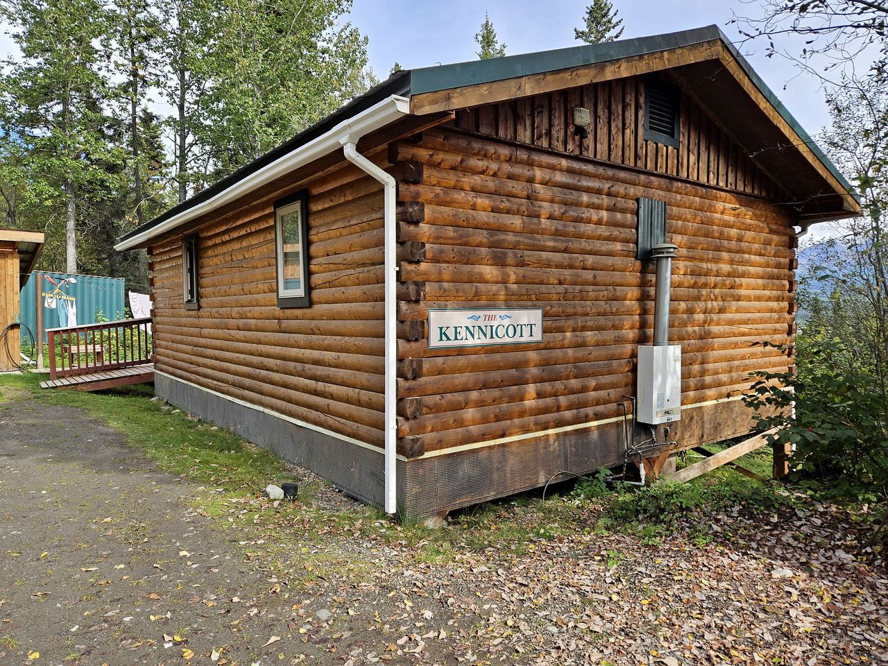 Comfortable Log Cabin with Stunning Views and a Private Deck in McCarthy, Alaska