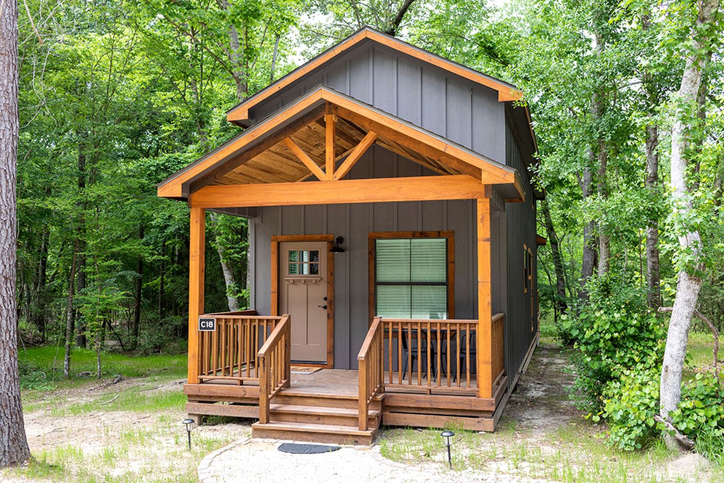 Deluxe Cabin Nestled in the Woods in Livingston, Texas