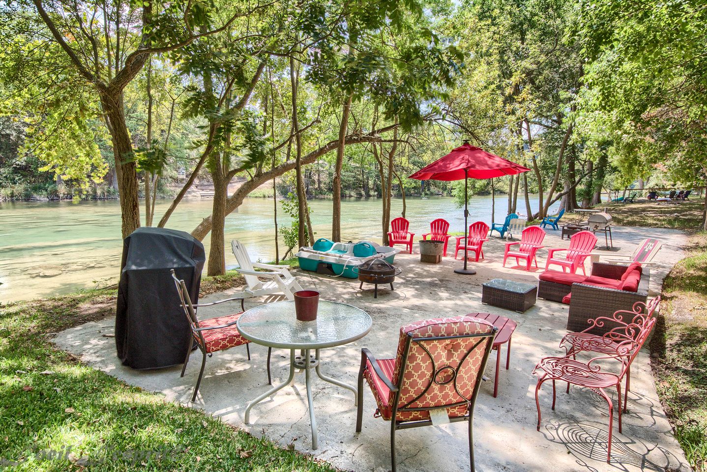 Guadalupe Riverside Retreat for Water Sports with the Family