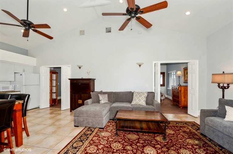 Nature Lodges (Indian Rocks Beach, Florida, United States)