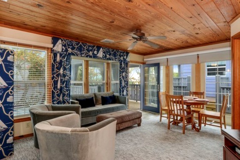 Nature Lodges (Indian Rocks Beach, Florida, United States)