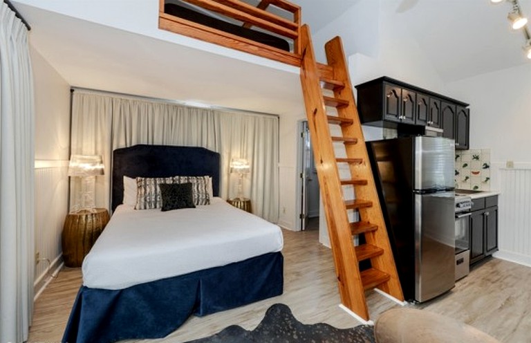 Cottages (Indian Rocks Beach, Florida, United States)