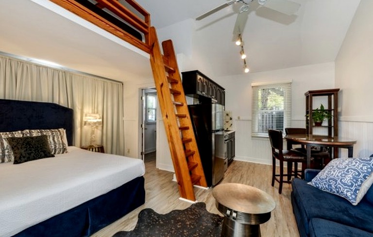 Cottages (Indian Rocks Beach, Florida, United States)