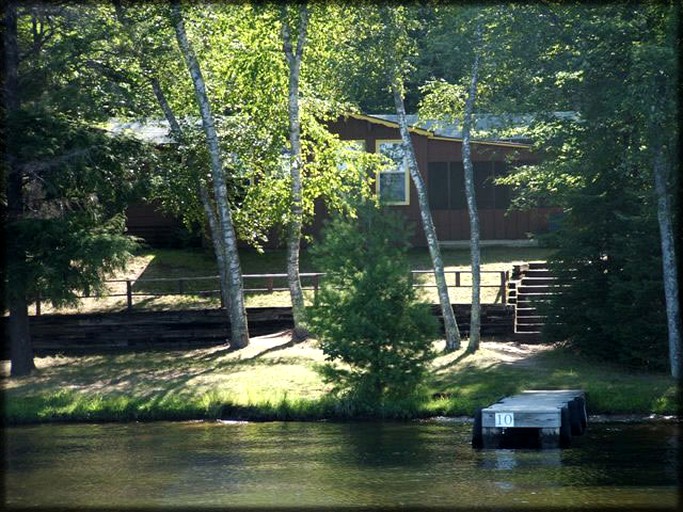 Cabins (Eagle River, Wisconsin, United States)