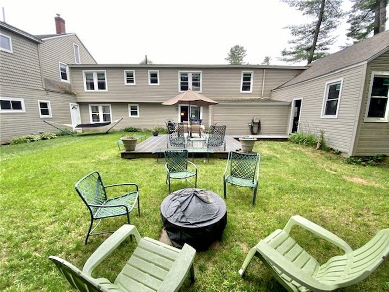 Lakefront Cottage Super Comfortable for Groups in Maine