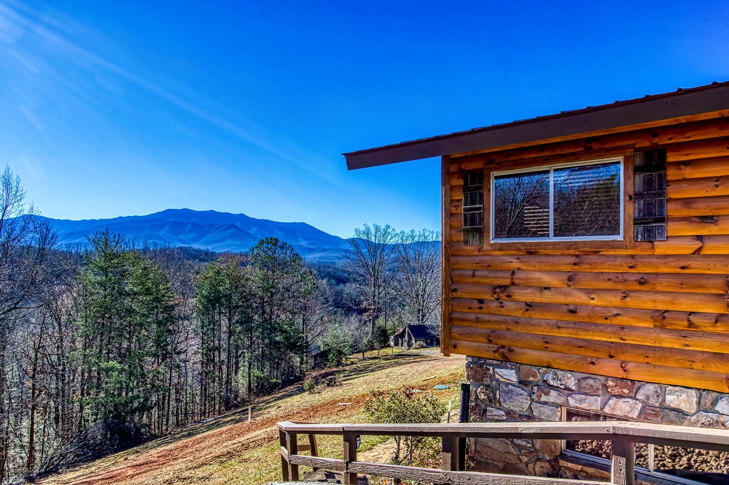 Sevierville, Tennessee Log Cabin, Ideal for a Great Smoky Mountains Glamping Vacation