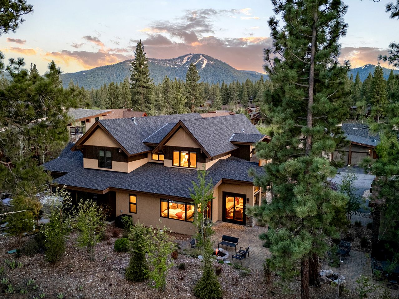 Radiant Mountain Vacation Rental Haven near Lake Tahoe in California