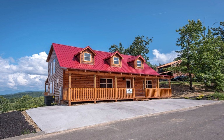 Breathtaking Cabin with Hot-tub, Fireplace and Games in Sevierville, Tennessee