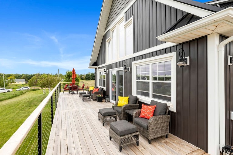 Vacation Rentals (Canada, --, --)