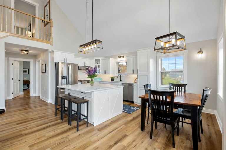 Vacation Rentals (Canada, --, --)