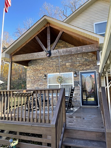 Amazing Cabin with Games and Hot-tub in Sevierville, Tennessee