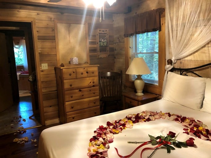 Cabins (Hico, West Virginia, United States)