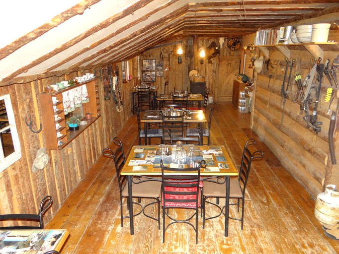 Cabins (Capulin, Colorado, United States)