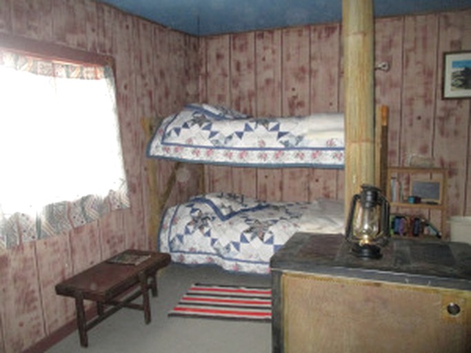 Cabins (Capulin, Colorado, United States)