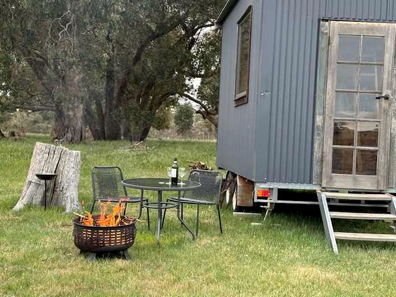 Fantastic Tiny House with Amazing Views of the Surrounding Hills and the Stars at Night in Taradale, Victoria