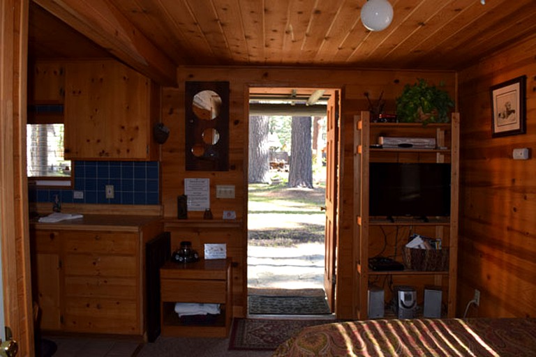 Cabins (South Lake Tahoe, California, United States)