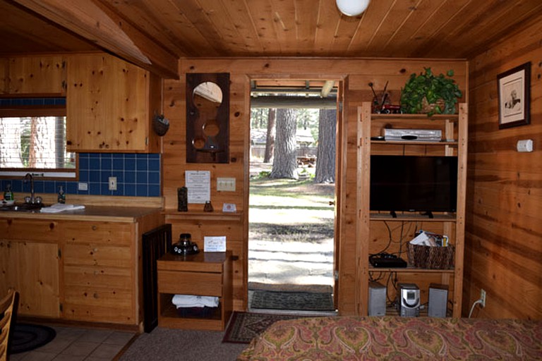 Cabins (South Lake Tahoe, California, United States)