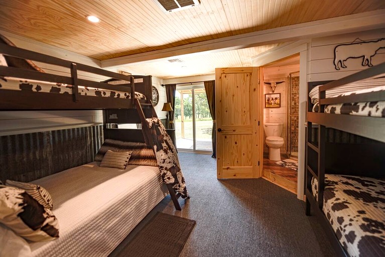 Cabins (United States of America, Round Top, Texas)