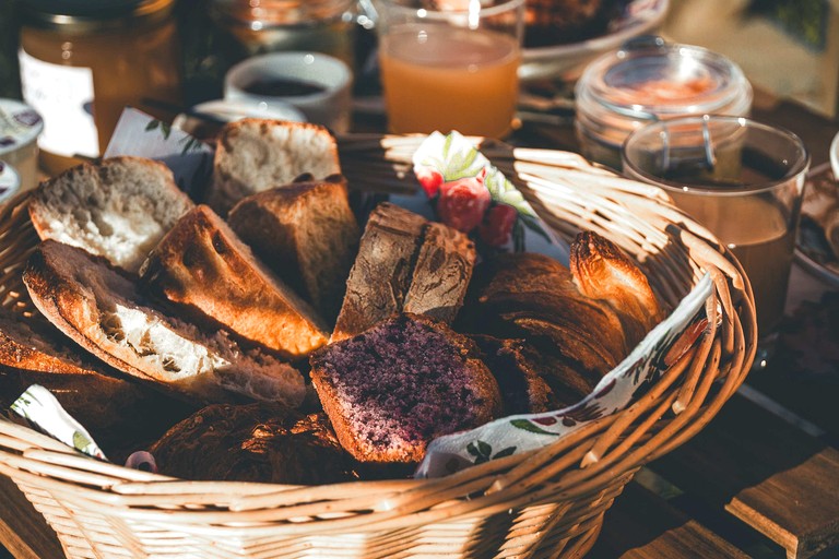 Vacation Rentals (France, Charbonnières-les-Vieilles, Auvergne-Rhône-Alpes)