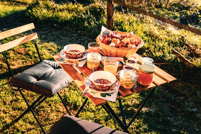 Vacation Rentals (France, Charbonnières-les-Vieilles, Auvergne-Rhône-Alpes)