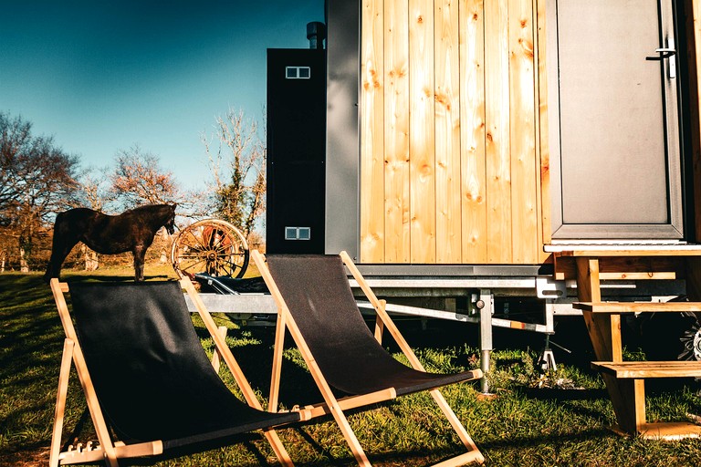 Vacation Rentals (France, Charbonnières-les-Vieilles, Auvergne-Rhône-Alpes)