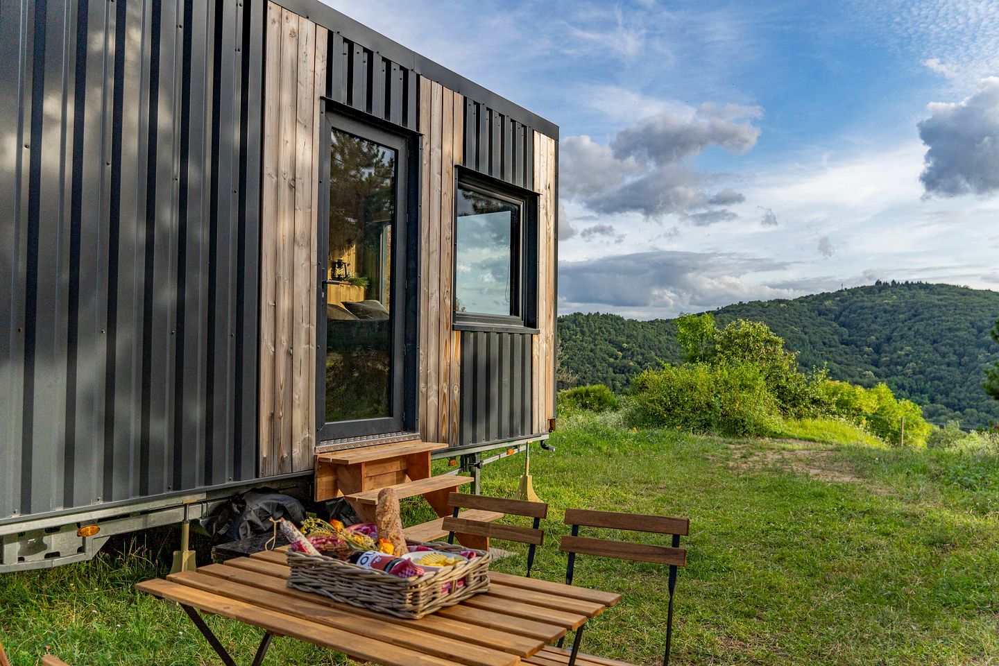 Charming Eco-Friendly Nature Home with Horseback Rides near Chaîne des Puys, Châtel-Guyon, Auvergne-Rhône-Alpes