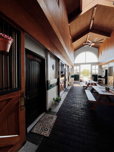 Barns (United States of America, Lebanon, Tennessee)