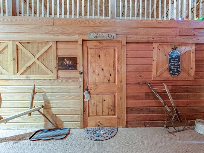 Cabins (United States of America, Round Top, Texas)
