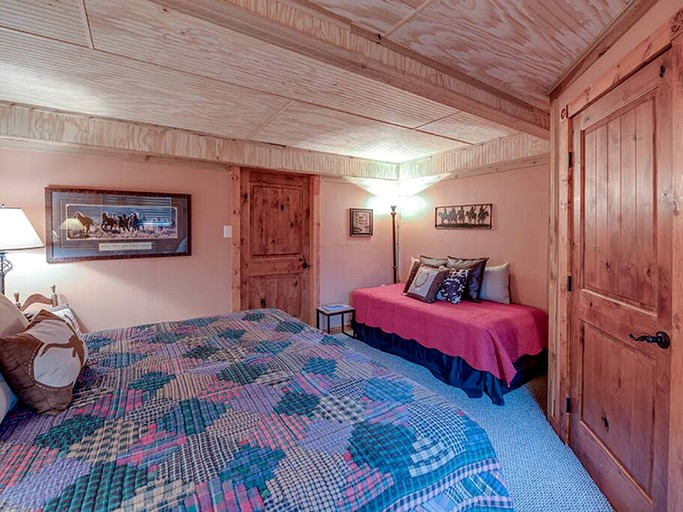 Cabins (United States of America, Round Top, Texas)