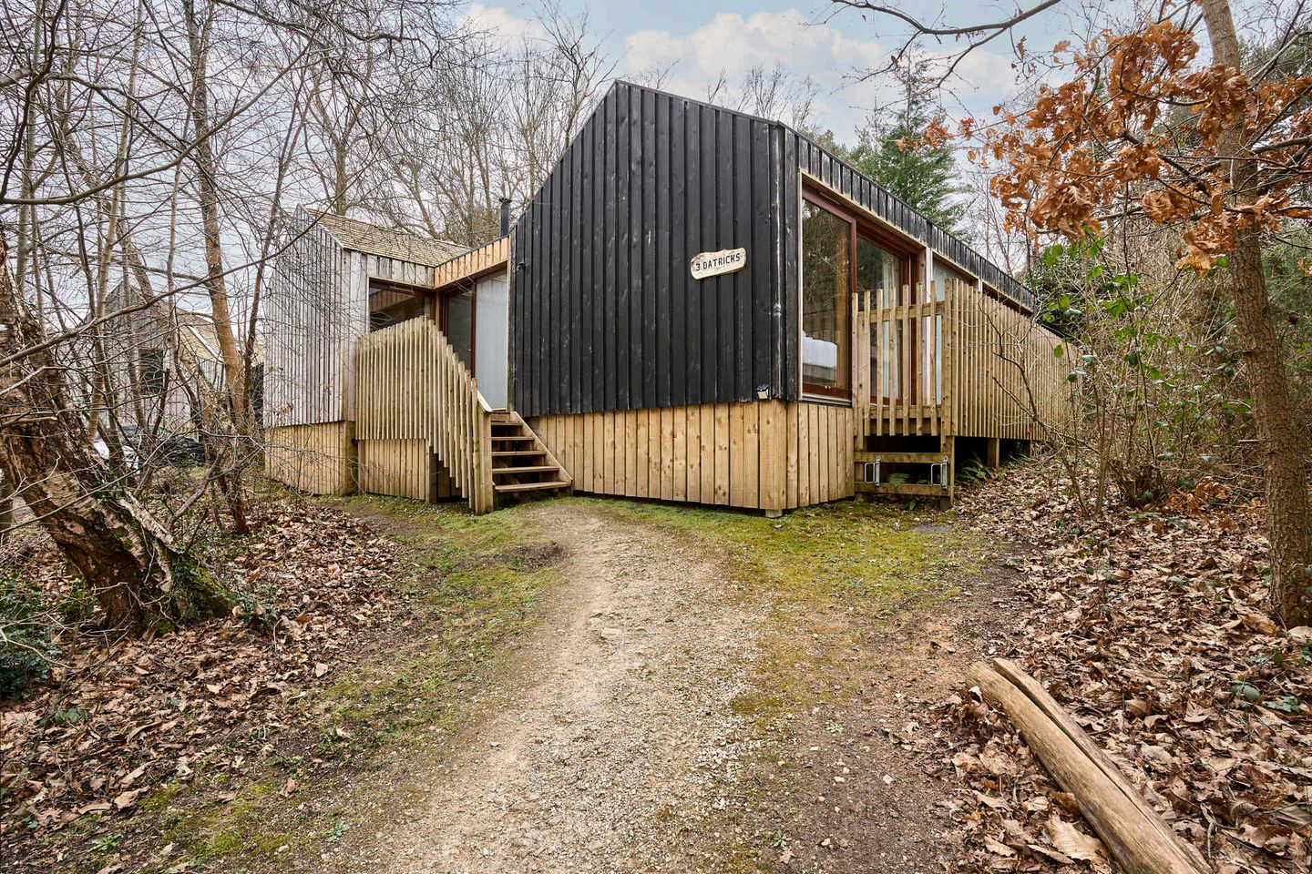 Cozy Lodge with Hot Tub and Wood-Burning Stove near the Amazing Jurassic Coast in Wareham, England
