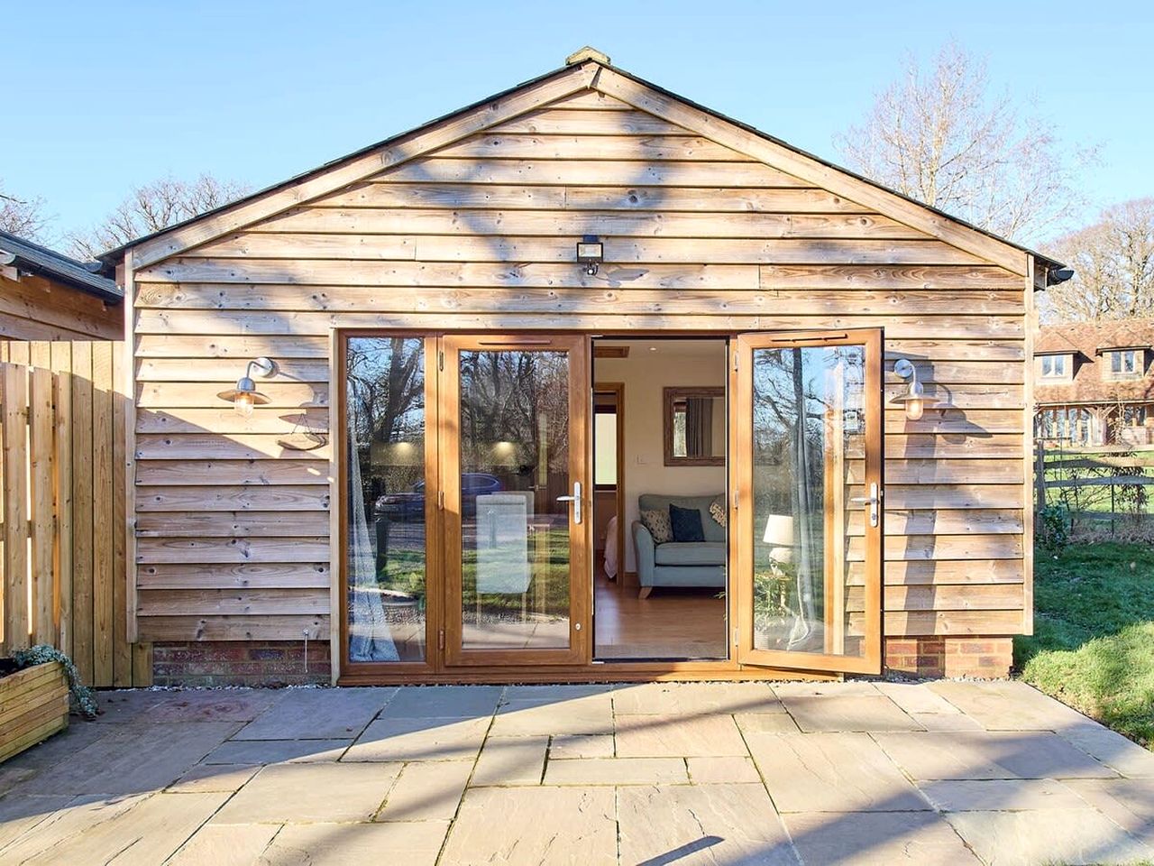 Charming Barn Retreat with Tennis Court near Ashford, Kent