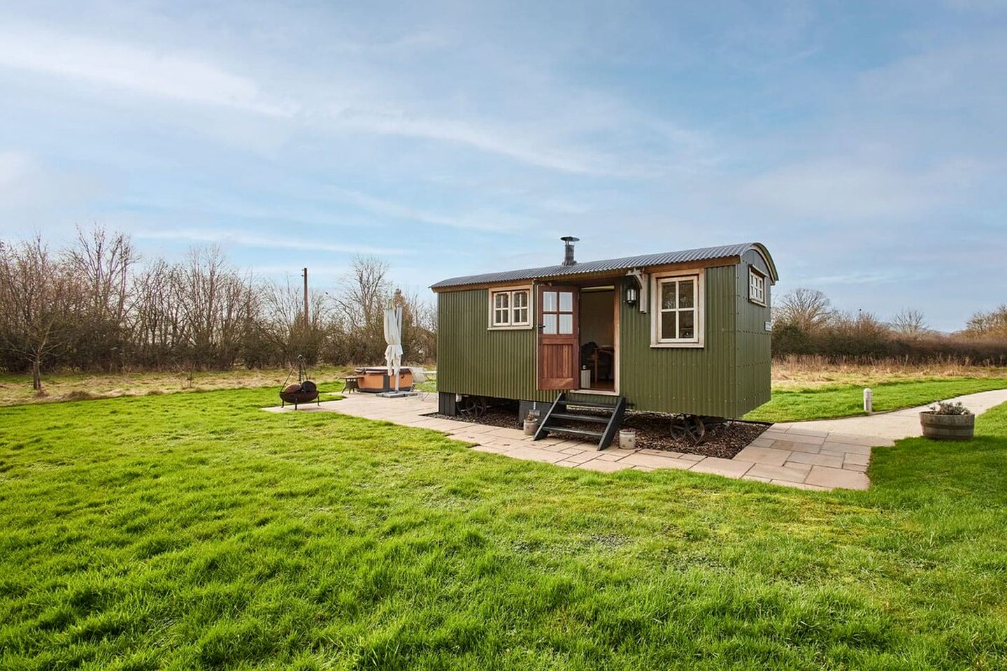 Luxury Tiny Home with Hot Tub and Log Burner near Hay-on-Wye, Black Mountains, Wales