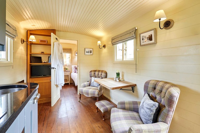 Cabins (United Kingdom, --, England)