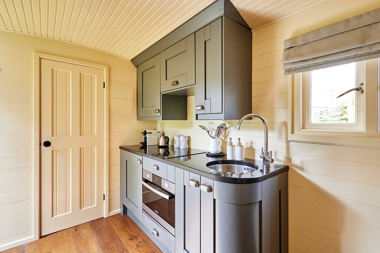 Cabins (United Kingdom, --, England)