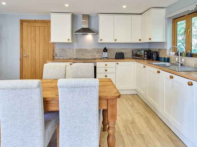 Barns (United Kingdom, Ashford, England)