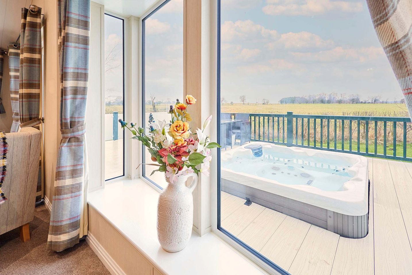 Spacious Modern Lodge with Hot Tub for a Relaxing Retreat in the Countryside of Low Gate in Northumberland, England