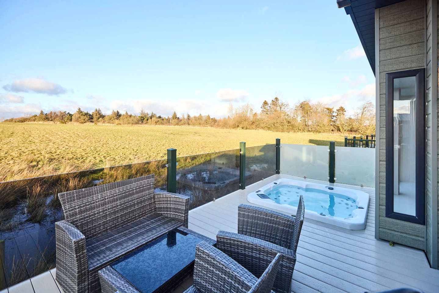 Idyllic Rural Lodge with Hot Tub and Gorgeous Views near Northumberland National Park in Low Gate, England