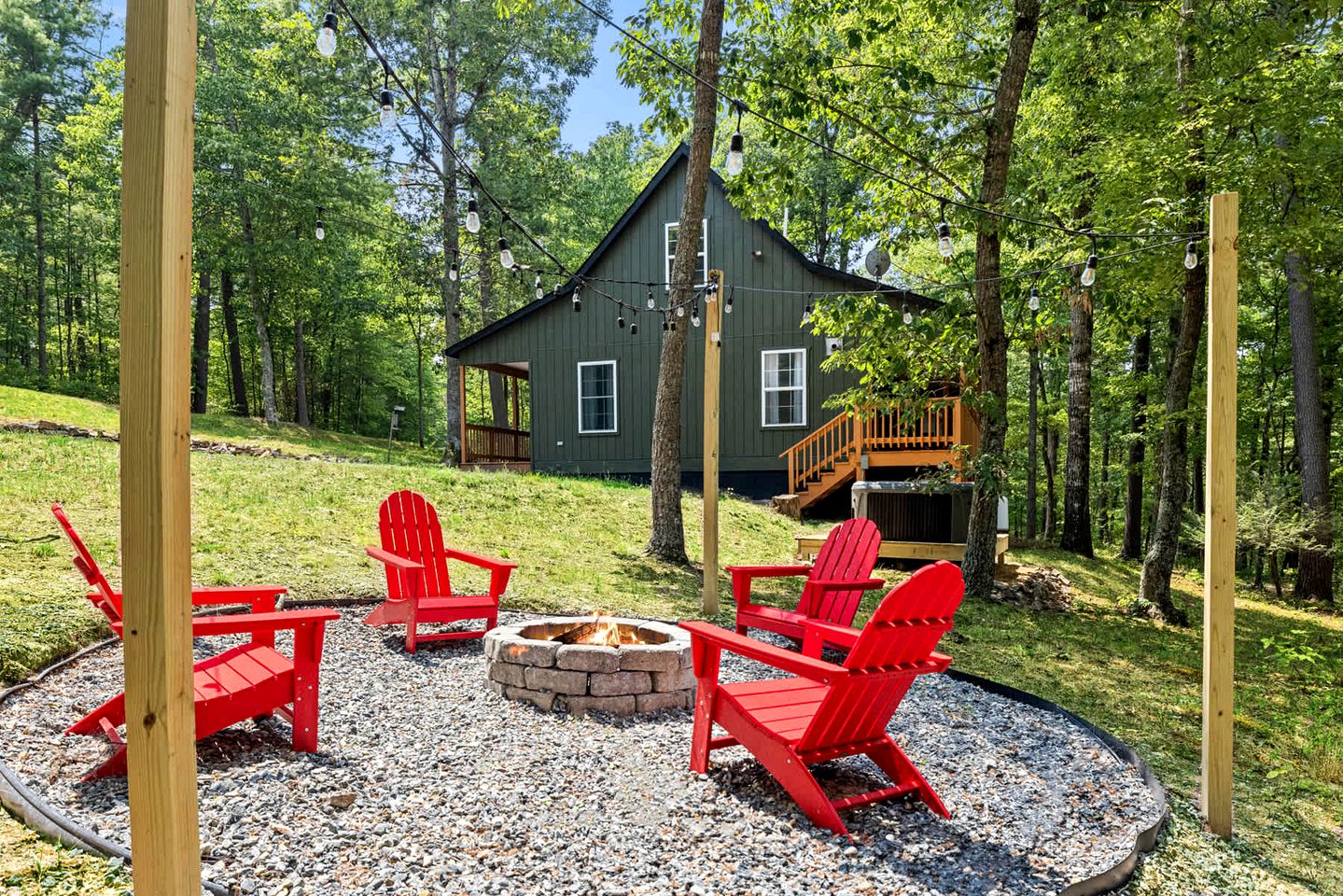 Gorgeous Cabin with Hot-tub and Fire Pit in Mount Jackson, Virginia