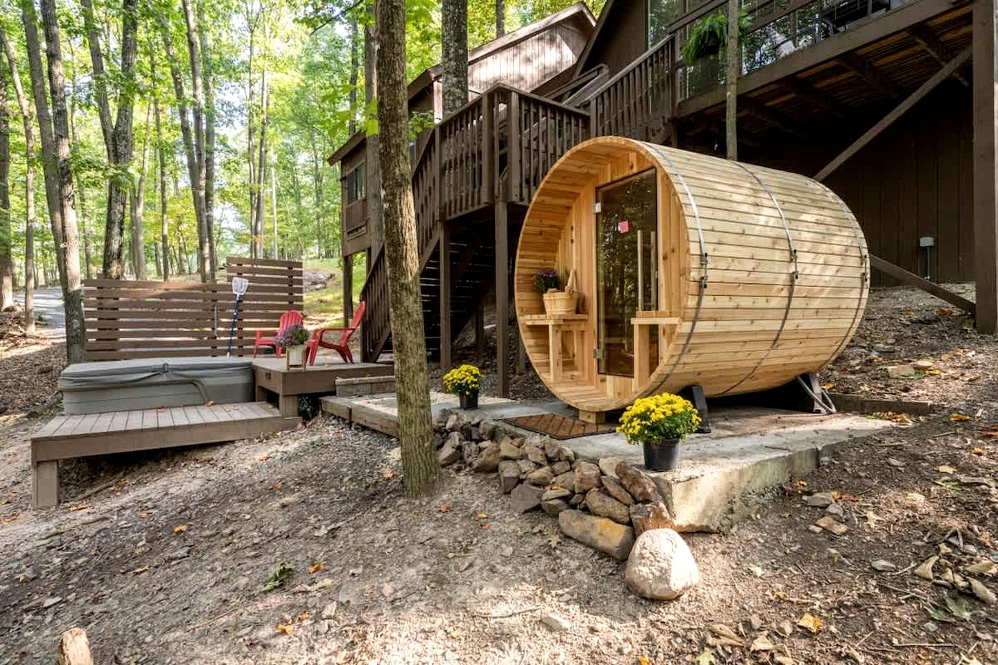 Rustic, Country Cabin with a Private Hot Tub and Sauna for the Ultimate Luxurious Glamping Experience, Hedgesville, WV
