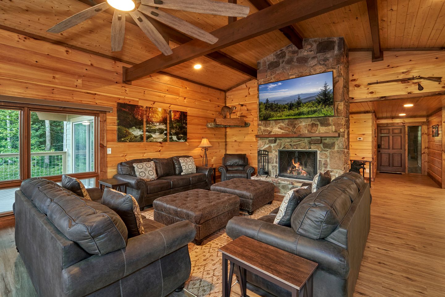 Luxury Cabin with Hot Tub, Movie Theater, Game Room, and Stunning Golf Course Views in Gatlinburg, Tennessee