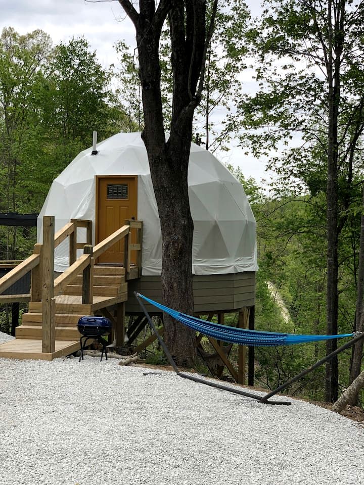Cozy Dome Stay with Hot Tub near Natural Bridge & Red River Gorge, Kentucky