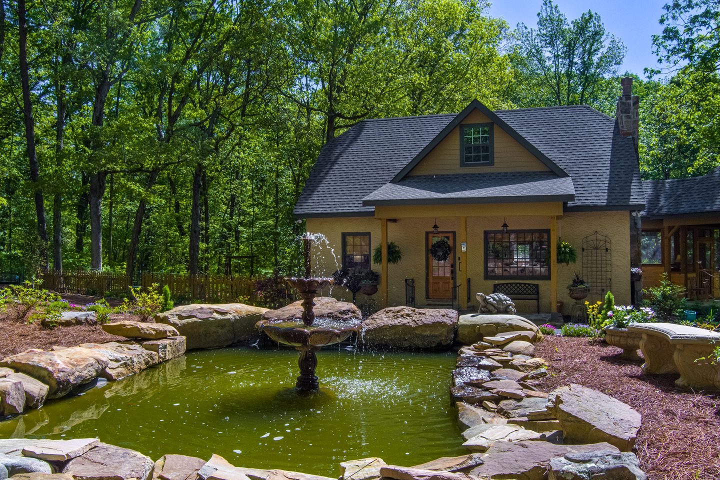 Ideal Designed Cottage with Hot-Tub and Private Garden in Mentone, Alabama