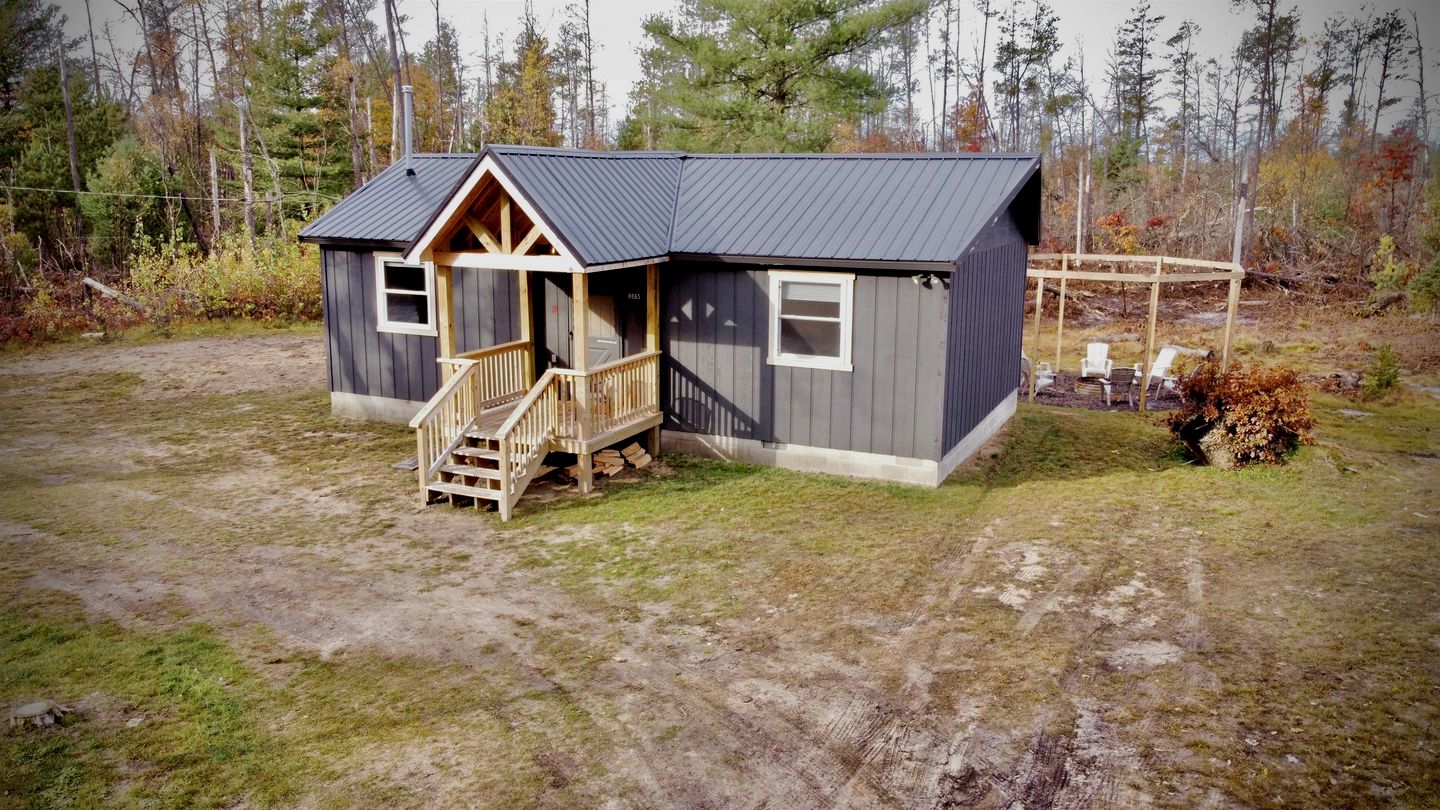 Secluded Rustic Cabin with Hot Tub Near Pere Marquette River in Big Rapids, Michigan