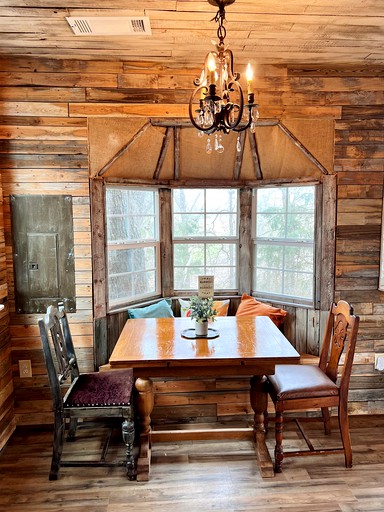 Creekside Tree House with Private Pool in Celeste, Texas, for Memorable Glamping Stays in the South | Tree Houses (Celeste, Texas, United States of Am