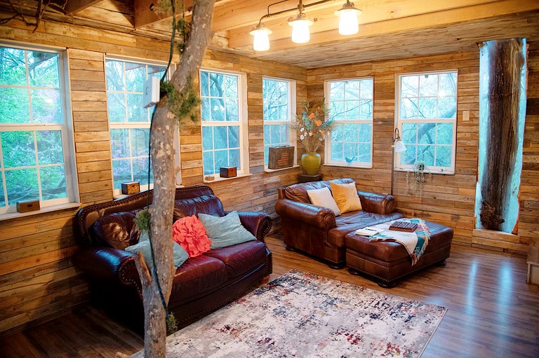 Creekside Tree House with Private Pool in Celeste, Texas, for Memorable Glamping Stays in the South | Tree Houses (Celeste, Texas, United States of Am