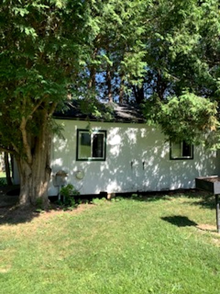 Cabins (South Hero, Vermont, United States of America)
